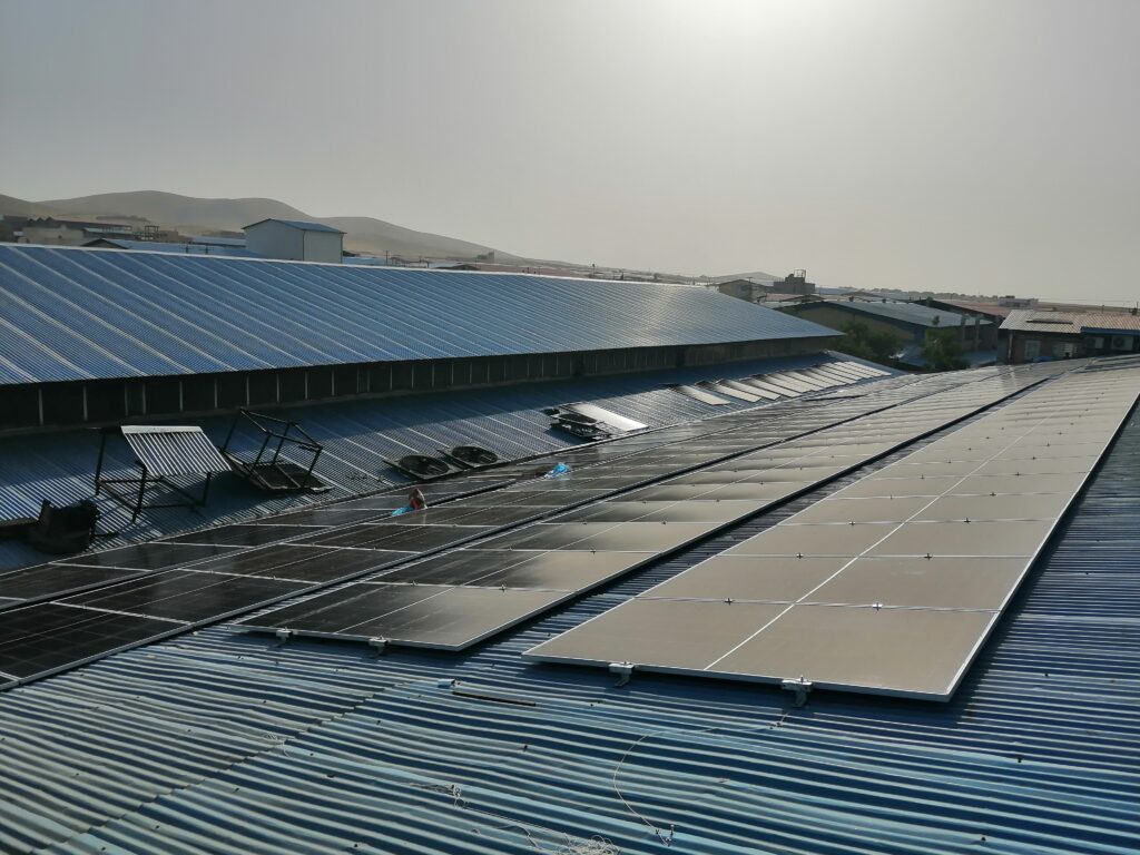 پروژه نیروگاه خورشیدی ۱۰۰ کیلوواتی کارخانه آلومینیوم صنعت بهاران