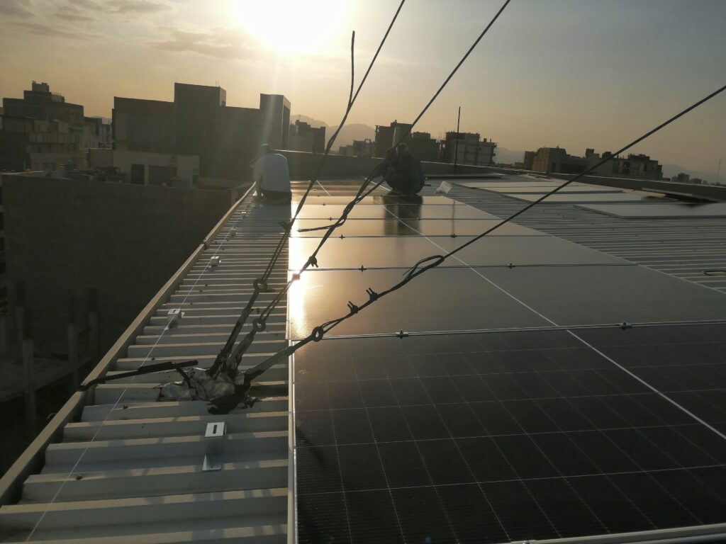 پروژه نصب نیروگاه خورشیدی ۶۰ کیلووات – مدرسه مهدوی کرمان